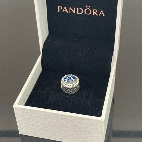 Pandora Saint Louis Gateway Arch Exclusive Charm - Picture 4 of 7